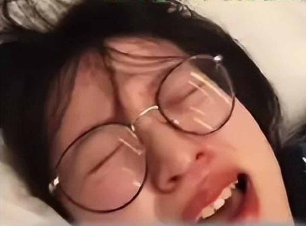 The husband kept filming as his wife screamed out in pain during the childbirth. Photo: 163.com