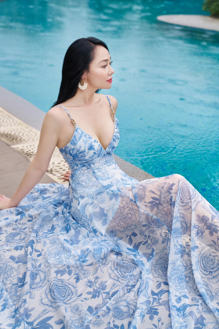 Ngoài đời, cô theo đuổi phong cách thời trang quyến rũ.