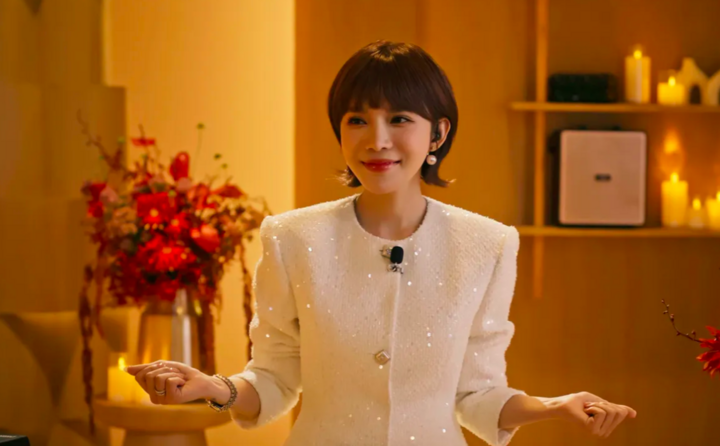 Đây là lần đầu LyLy thử sức với diễn xuất sau nhiều năm hoạt động với vai trò ca – nhạc sĩ. Dù là “tay ngang”, cô vẫn nhận được lời khen về sự cố gắng và khả năng thể hiện nội tâm nhân vật. Hình ảnh một người phụ nữ mạnh mẽ bên ngoài nhưng dần suy sụp bên trong tạo được sự đồng cảm với khán giả.