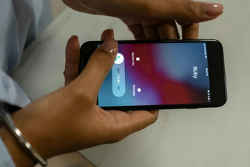 Tại sao iPhone không có nút từ chối cuộc gọi khi màn hình khóa