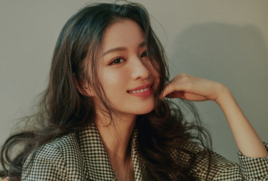 3 con giáp trúng số độc đắc đúng 300 tỷ vào ngày 26/2/2026, hoan hỷ tay phải ôm thỏi vàng, tay trái ôm thỏi bạc