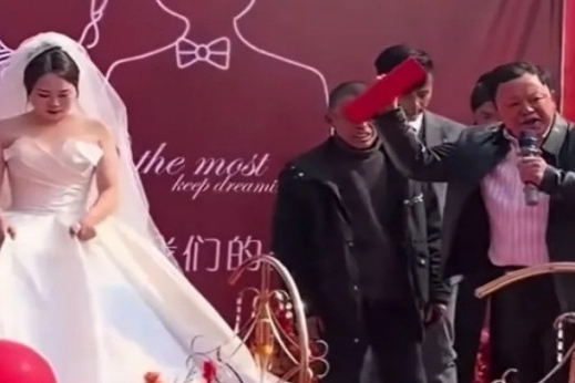 Bố cô dâu trả lại hơn 700 triệu đồng tiền sính lễ vì lý do xúc động