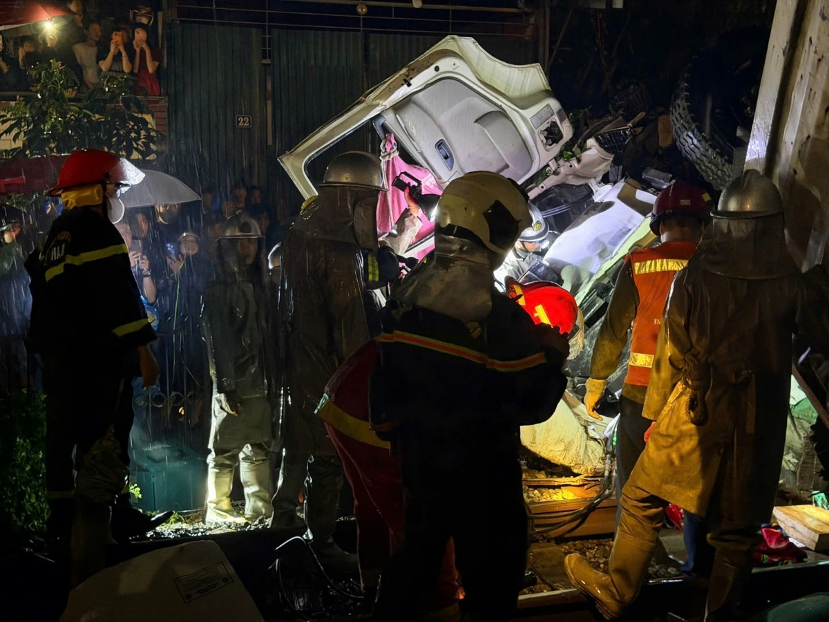 danh tinh nan nhan tu vong trong vu tau hoa va cham xe tai o ngoc hoi, ha noi hinh anh 1