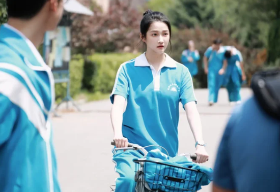 Hình ảnh trẻ trung của Quan Hiểu Đồng trong phim mới