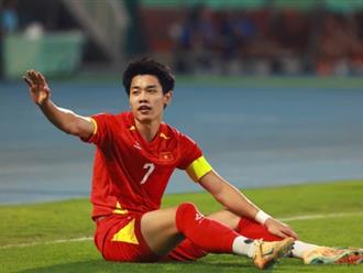 NÓNG: Tiền đạo Nguyễn Đình Bắc bị phạt và cấm thi đấu