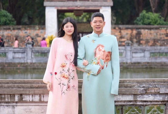 Bình Minh khoe con gái cao 1,76 m