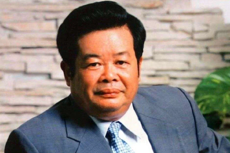 Chân dung vị tỷ phú lấy vợ mù, bắt con trai làm công nhân và cái kết ngỡ ngàng