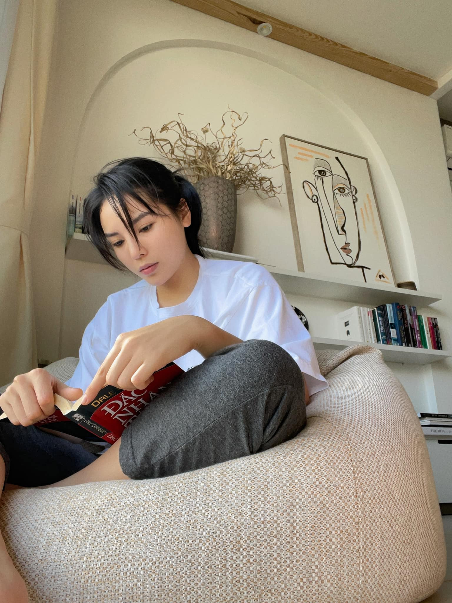 Không gian sống độc đáo của Hoa hậu Kỳ Duyên trong căn hộ mới 2026 - Ảnh 11.