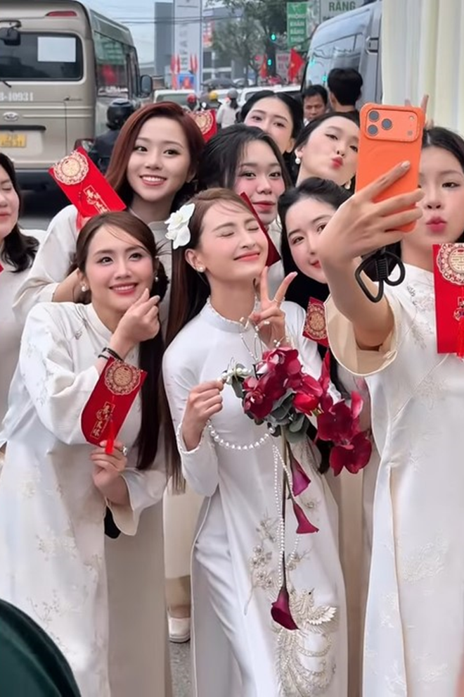 huyen trang 03 776.png