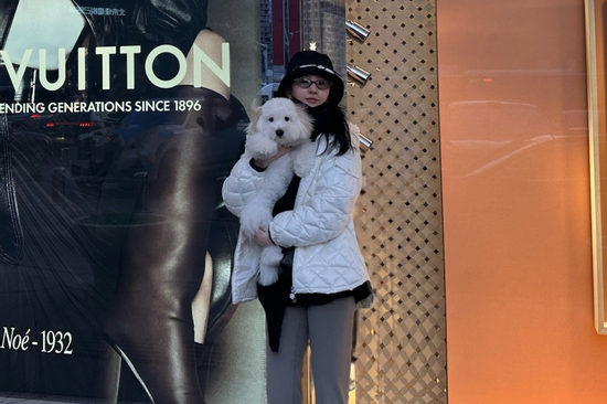 Lưu Diệc Phi gây chú ý khi chia sẻ loạt ảnh đời thường bên chú chó cưng