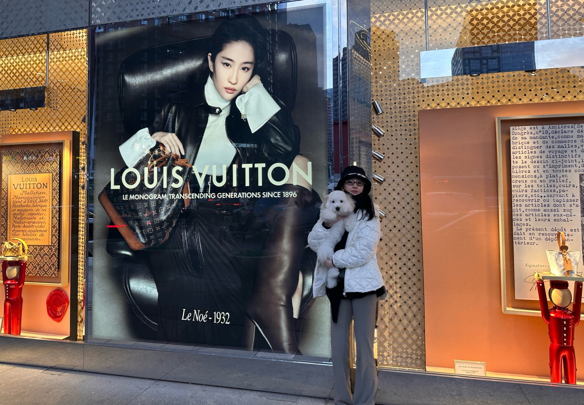 Lưu Diệc Phi gây chú ý khi chia sẻ loạt ảnh đời thường bên chú chó cưng - Ảnh 1