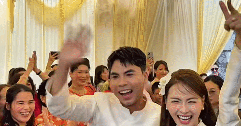 MC Mù Tạt VTV hạnh phúc ngập tràn trong lễ ăn hỏi với cầu thủ Đức Huy