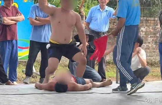 Tai nạn khi thi đấu vật ở lễ hội làng, một người tử vong