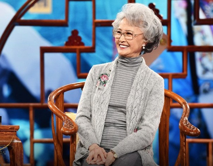 Dương Xuân Hà đẹp lão ở tuổi ngoài 80.