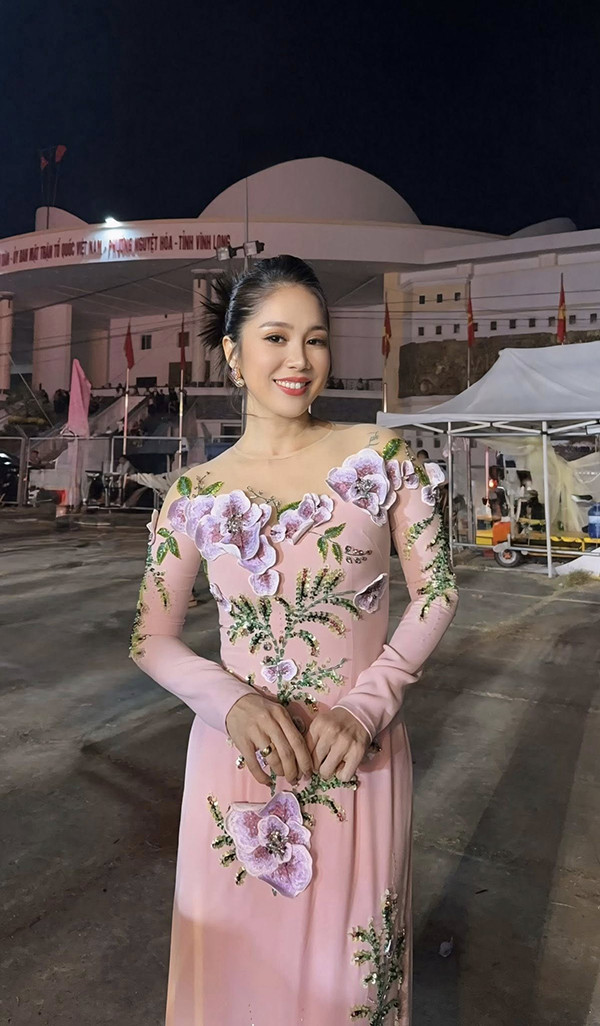 Lê Phương giản dị đi du xuân đầu năm - Ảnh 5.