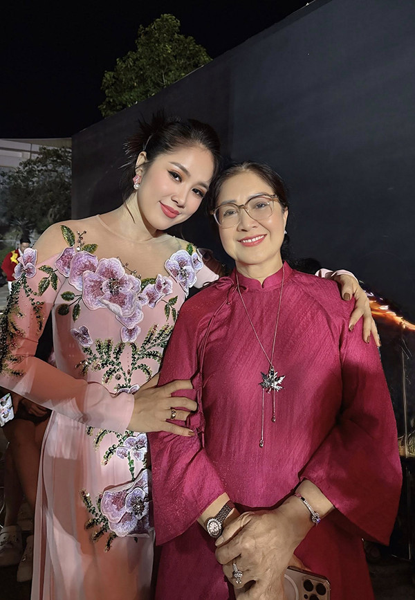 Lê Phương giản dị đi du xuân đầu năm - Ảnh 6.