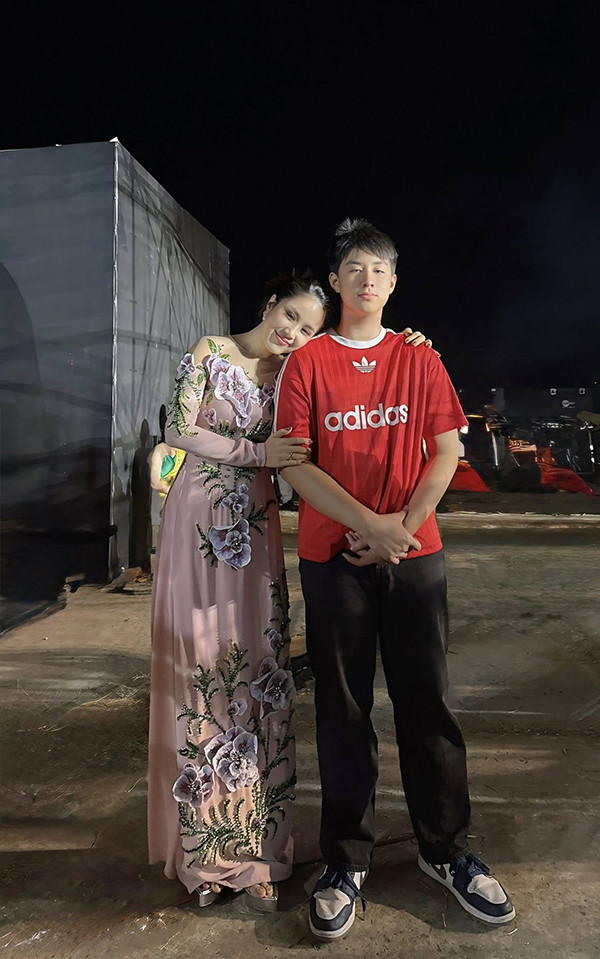 Lê Phương giản dị đi du xuân đầu năm - Ảnh 8.