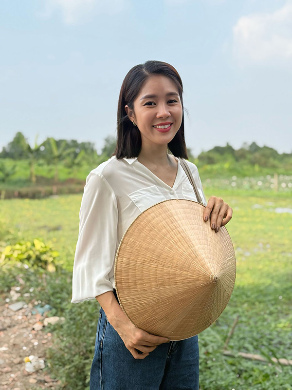 Lê Phương giản dị đi du xuân đầu năm - Ảnh 3.