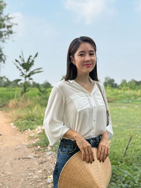 Lê Phương giản dị đi du xuân đầu năm - Ảnh 4.