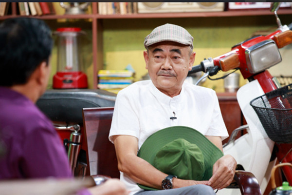 Nam NSND U70 vừa được bạn gái kém 36 tuổi cầu hôn ở Huế là ai? - Ảnh 7.