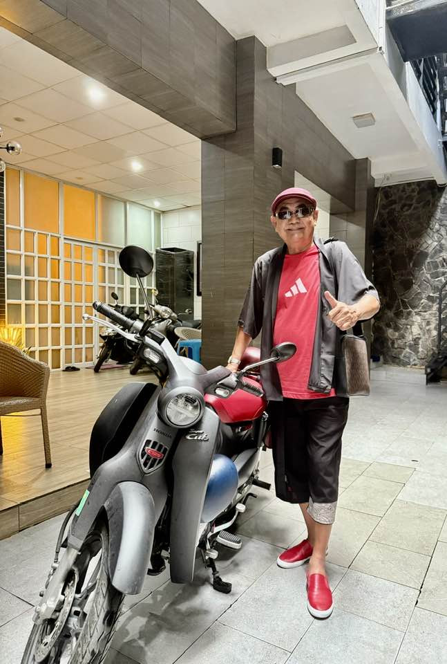 Nam NSND U70 vừa được bạn gái kém 36 tuổi cầu hôn ở Huế là ai? - Ảnh 8.