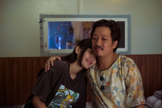 Trường Giang trở thành đạo diễn trăm tỷ với Nhà Ba Tôi Một Phòng