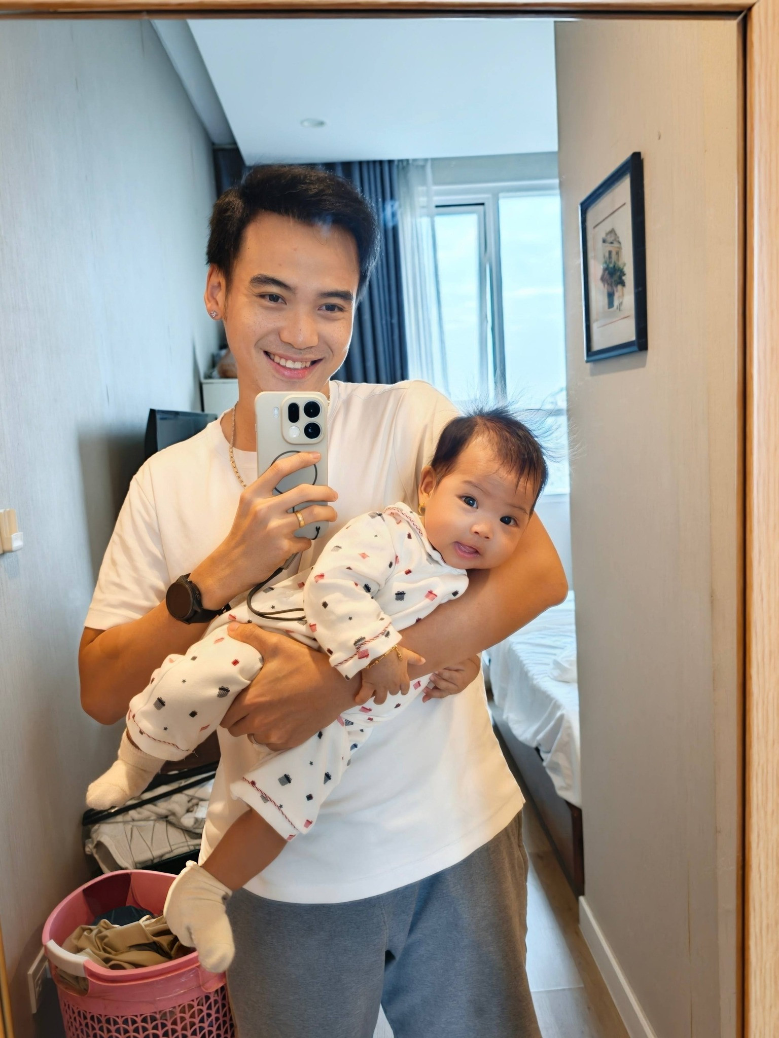 Con gái H'Hen Niê gây sốt với biểu cảm hài hước khi đi giày cao gót - Ảnh 6.