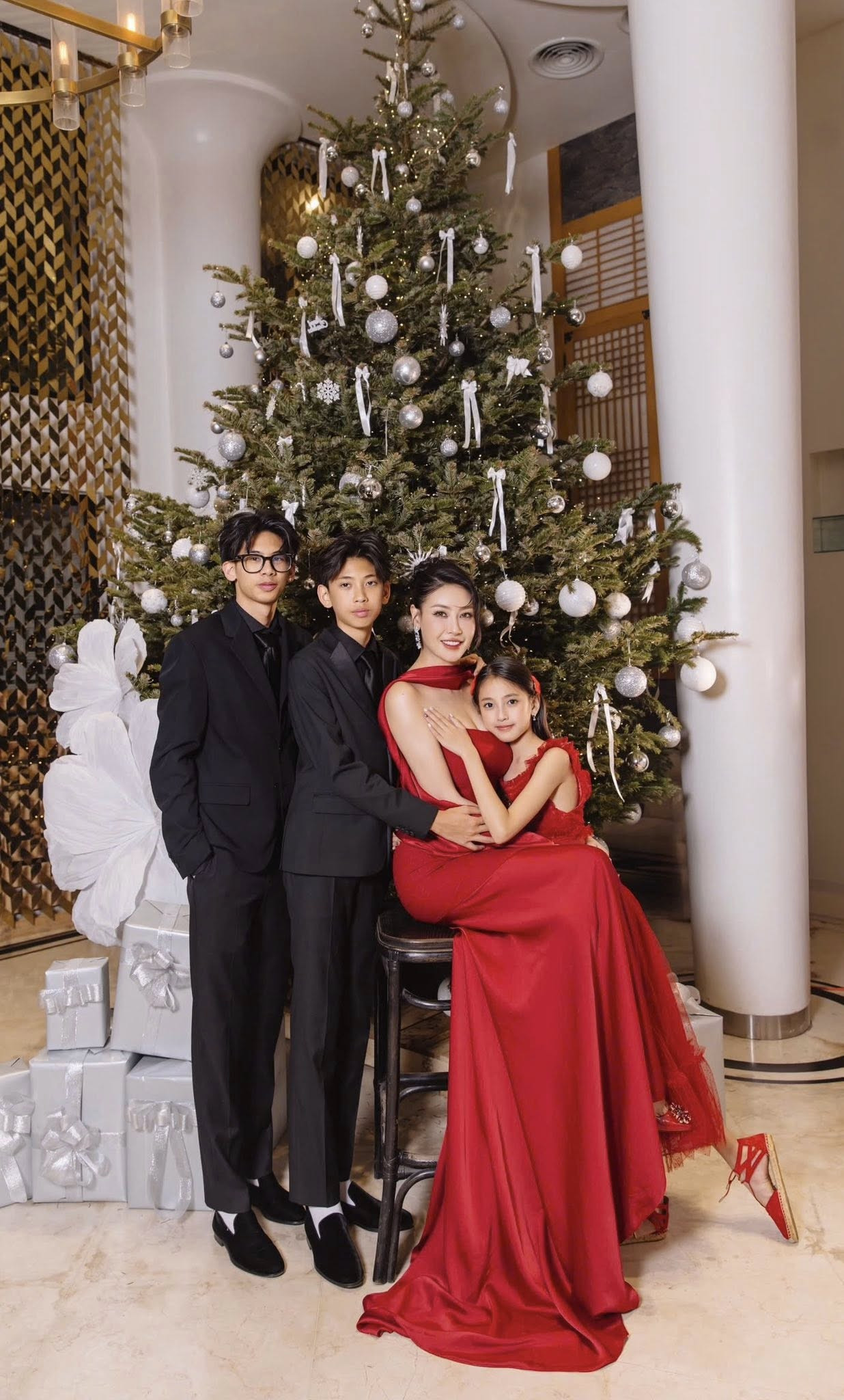 Con trai Hà Kiều Anh 13 tuổi đã rời gia đình đi du học, giờ ra sao? - Ảnh 9.