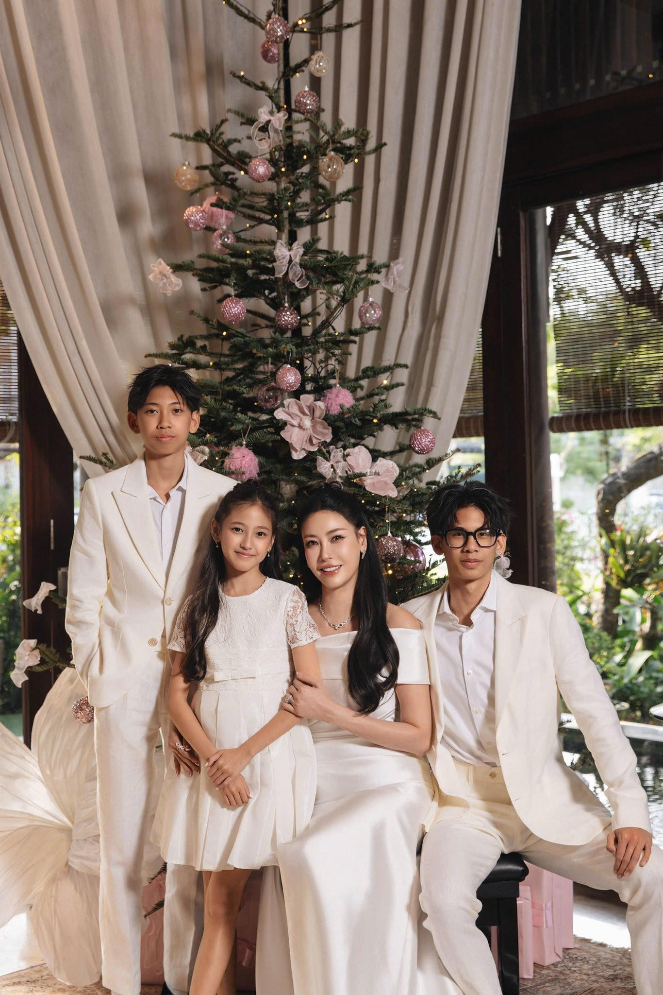 Con trai Hà Kiều Anh 13 tuổi đã rời gia đình đi du học, giờ ra sao? - Ảnh 8.