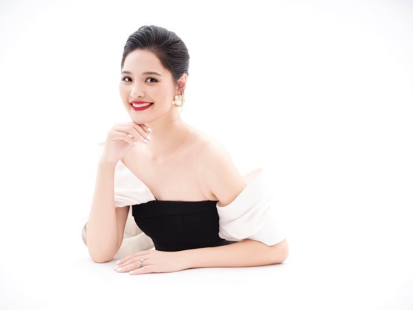 View - Hoa hậu đẹp nhất châu Á: Hôn nhân yên ấm, viên mãn ở tuổi U40