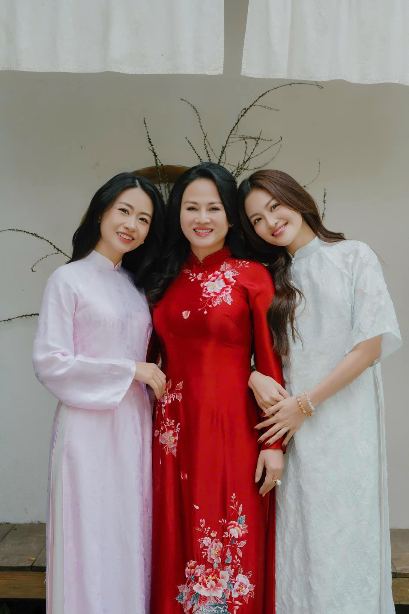 Mẹ đẻ diễn viên Thùy Anh gây chú ý - Ảnh 3.