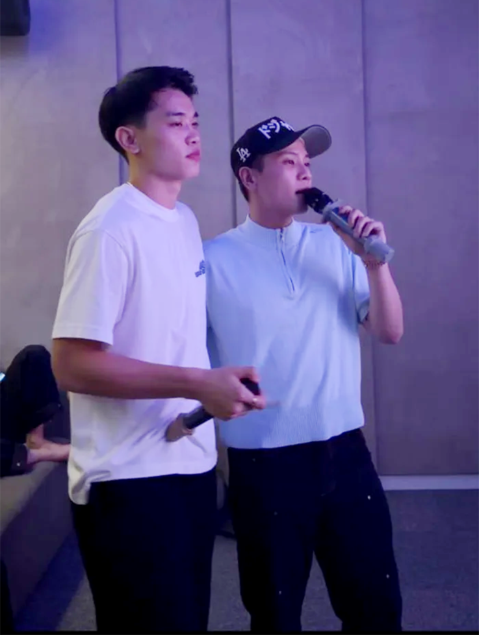 Nam ca sĩ nổi tiếng bất ngờ gây sốt khi chung khung hình với Đình Bắc - Ảnh 2.