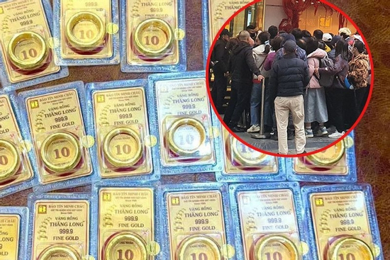 Sợ không mua nhanh thì vàng lên 200 triệu, người phụ nữ ở Hà Nội rút tiết kiệm đu đỉnh, lỗ đậm sau 2 ngày