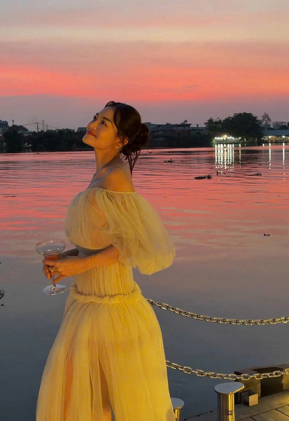 'Gái già lắm chiêu' Thùy Anh gợi cảm đón tuổi 31 - Ảnh 11.