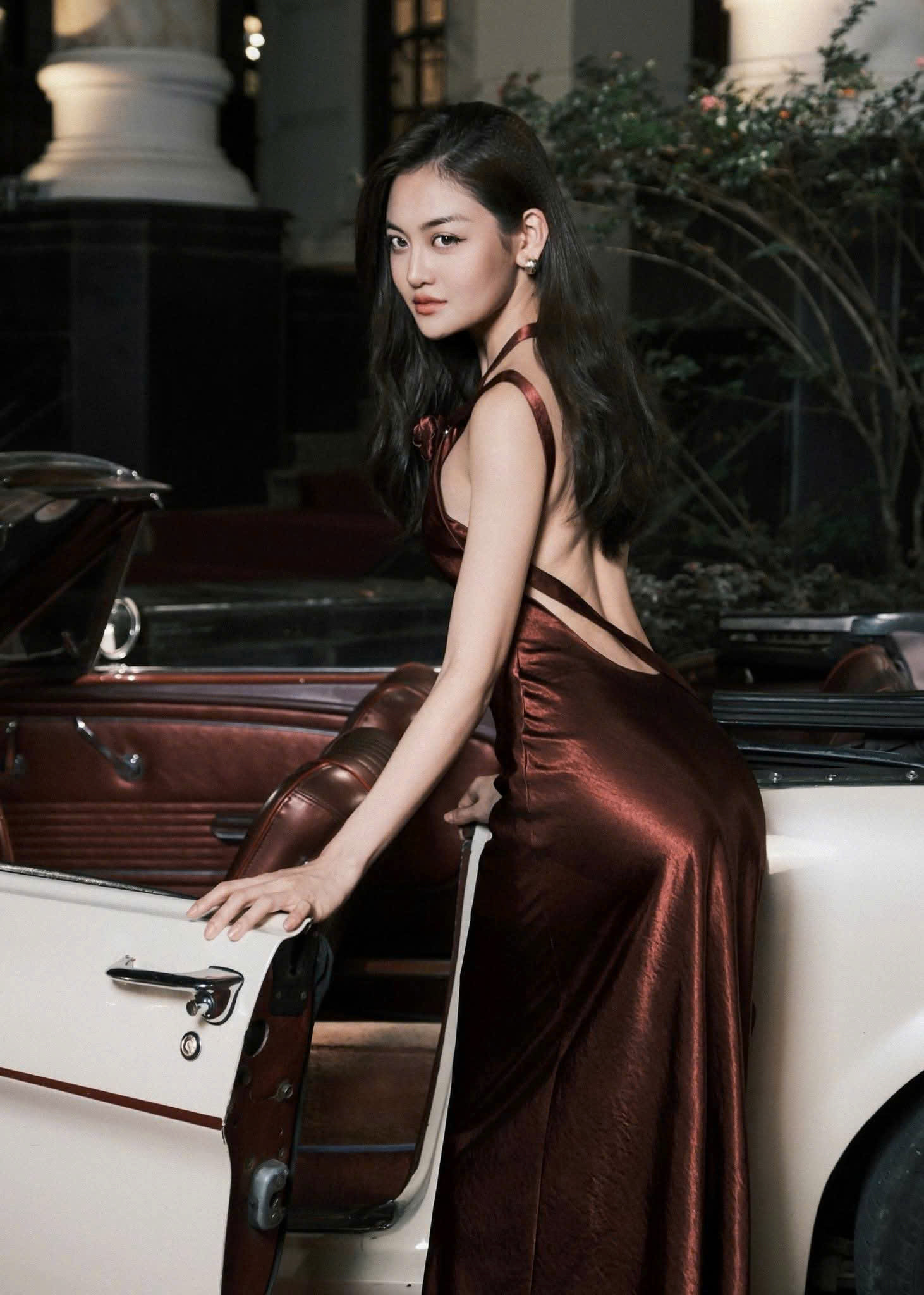 'Gái già lắm chiêu' Thùy Anh gợi cảm đón tuổi 31 - Ảnh 8.