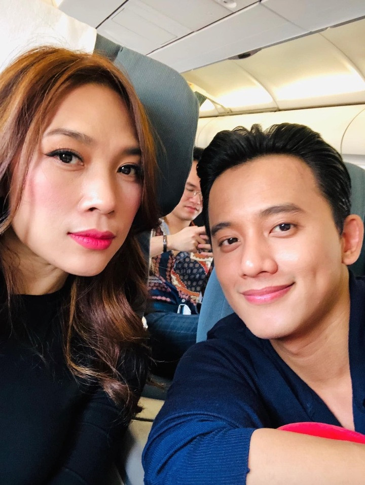 9 Năm Sát Cánh Bên Nhau Của Mỹ Tâm Và Mai Tài Phến Dịp Tết 2022, Hình Ảnh Nam Diễn Viên Về Quê Mỹ Tâm Tại Đà Nẵng Gây Xôn Xao Cộng Đồng Mạng. Đến Tháng 2/2024, Cặp Đôi Tiếp Tục Bị Bắt Gặp Tại Sân Bay, Dù Che Chắn Kỹ Càng Nhưng Vẫn Không Tránh Khỏi Sự Chú Ý Của Người Hâm Mộ.