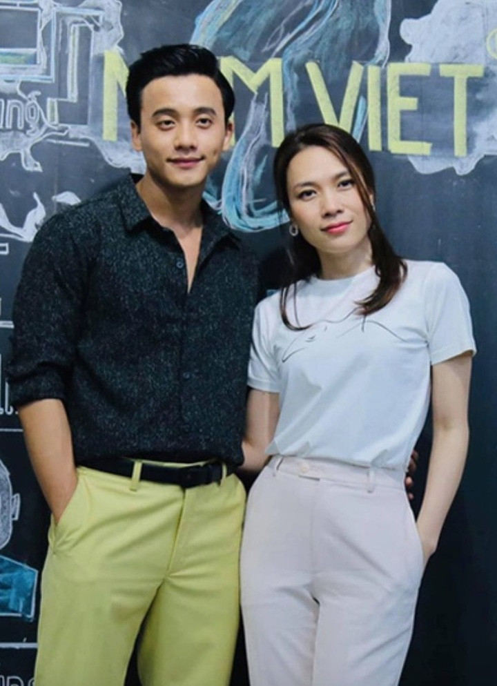 Nhiều Năm Qua, Mỹ Tâm Và Mai Tài Phến Thường Xuyên Được Bắt Gặp Đi Cùng Nhau, Diện Trang Phục Đồng Điệu, Có Các Cử Chỉ Thân Thiết.