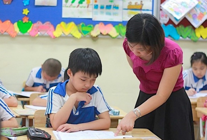 Giáo viên không được phân biệt đối xử giữa các học sinh dưới mọi hình thức. (Ảnh minh hoạ)