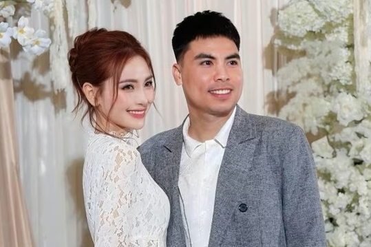 Cầu thủ Đức Huy và bạn gái sắp về chung một nhà, nhan sắc 'đằng gái' gây bất ngờ