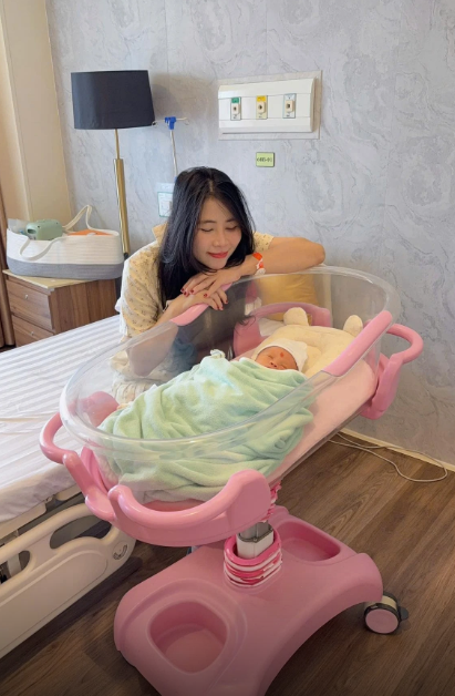 'Chị Thơ Nguyễn' thông báo sinh con, làm mẹ đơn thân ở tuổi 33 - Ảnh 1