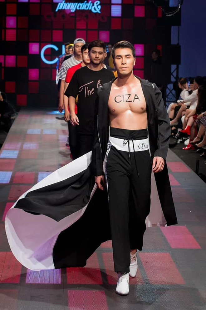 Sự Thật Nam Vương Việt Đi Dán Poster Khắp Chợ, Nhà Hàng Mỹ Để Mưu Sinh Hoang Phi Kha 002 807.Jpg