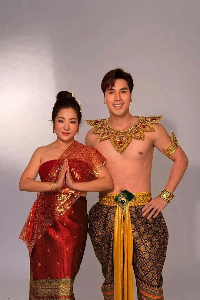 Sự Thật Nam Vương Việt Đi Dán Poster Khắp Chợ, Nhà Hàng Mỹ Để Mưu Sinh Hoang Phi Kha 005 803.Jpg