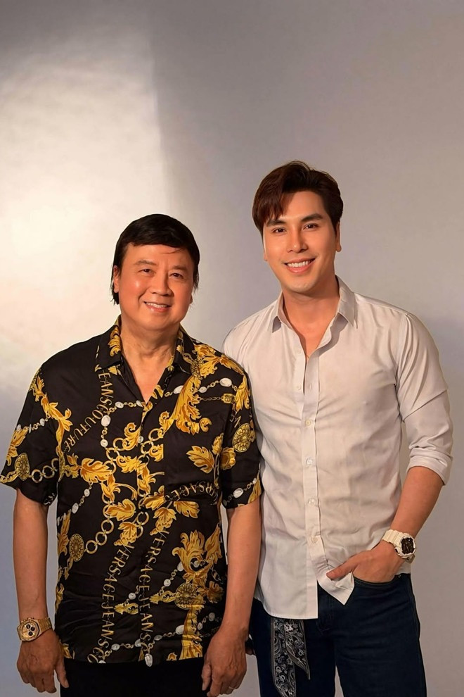 Sự Thật Nam Vương Việt Đi Dán Poster Khắp Chợ, Nhà Hàng Mỹ Để Mưu Sinh Hoang Phi Kha 006 804.Jpg