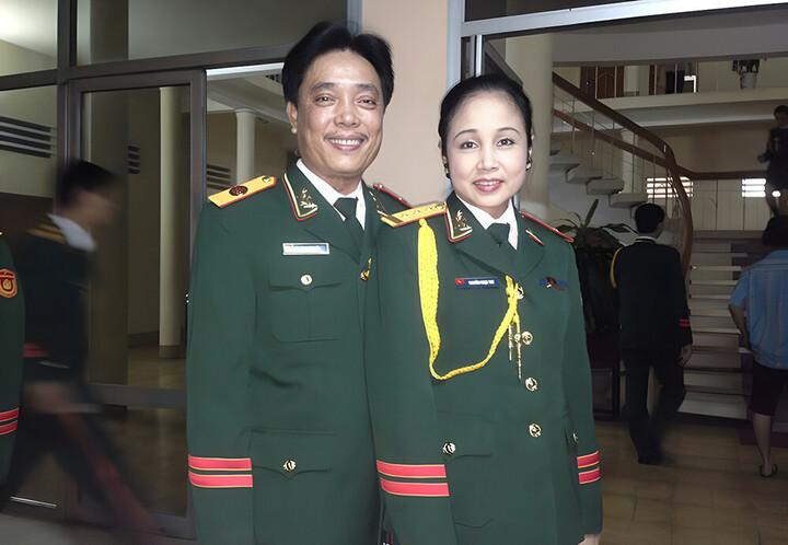 Nữ Nsnd Quen Mặt Phim Giờ Vàng Vtv, Ngoài Đời Là Đại Tá Quân Đội Nsnd Ngọc Thư Và Chồng - Nsưt Minh Tuấn Đều Là Nghệ Sĩ Của Quân Đội.