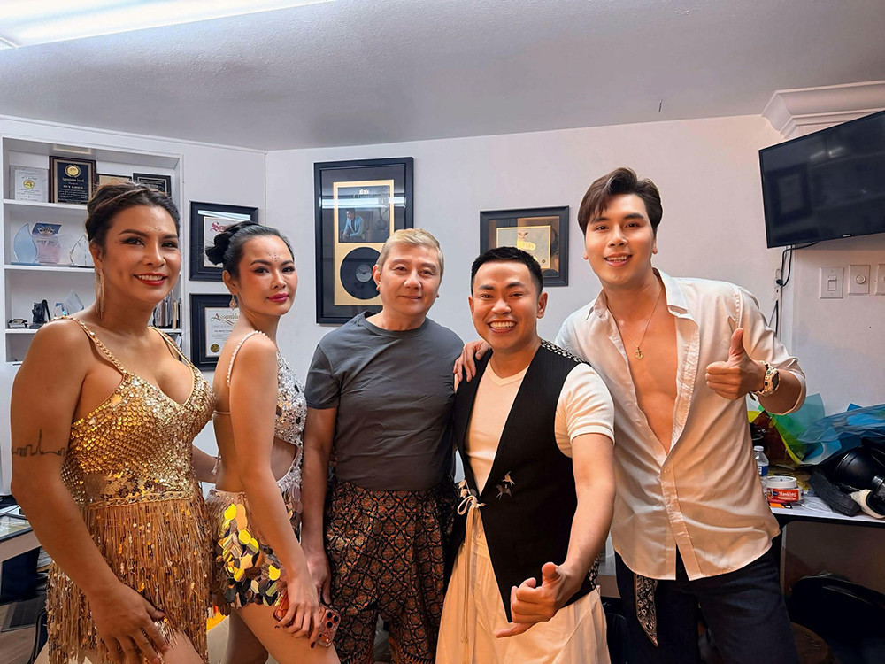 Sự Thật Nam Vương Việt Đi Dán Poster Khắp Chợ, Nhà Hàng Mỹ Để Mưu Sinh Hoàng Phi Kha Ava.jpg