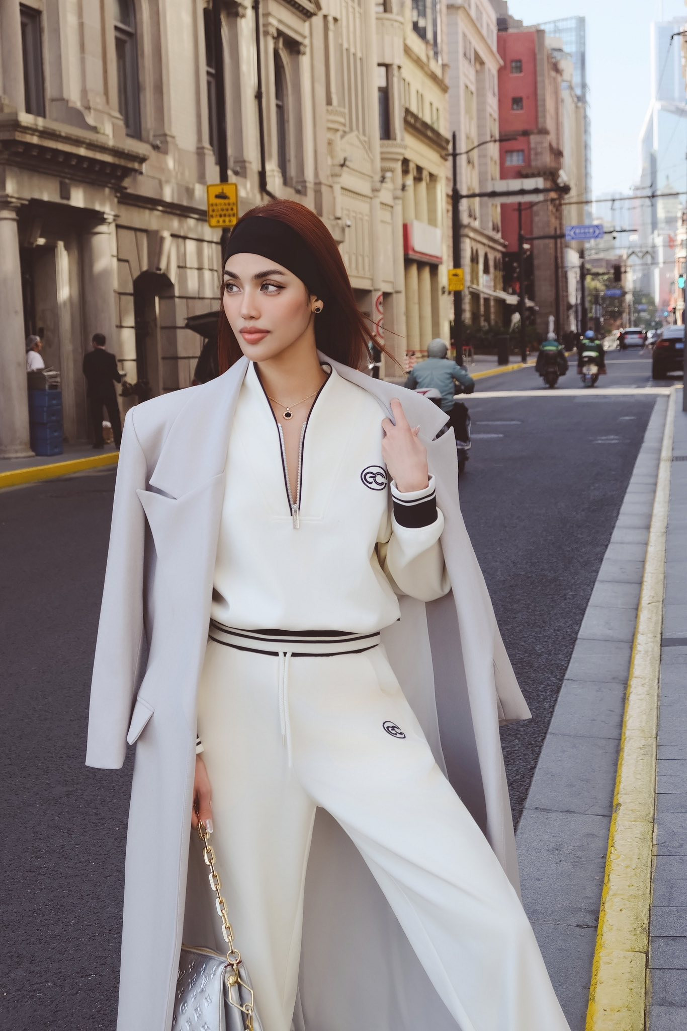 Thường xuyên dự tiệc với những phụ kiện đắt hàng trăm triệu, Lan Khuê giàu ra sao? - Ảnh 5.