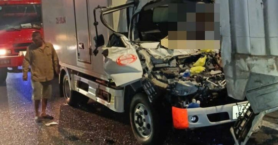 Tông liên hoàn trên cao tốc TPHCM - Long Thành, tài xế kẹt trong cabin tử vong