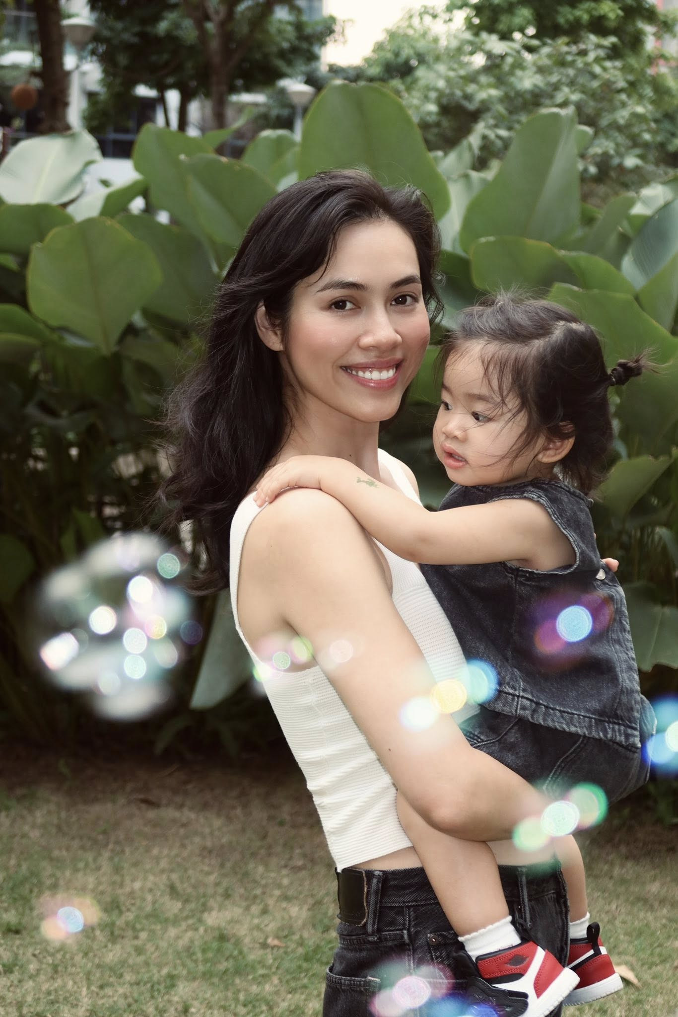 Vũ Hoàng My Chia Tay Bạn Trai Việt Kiều Áo , Về Quê Đón Tết Cùng Con Gái - Ảnh 1.