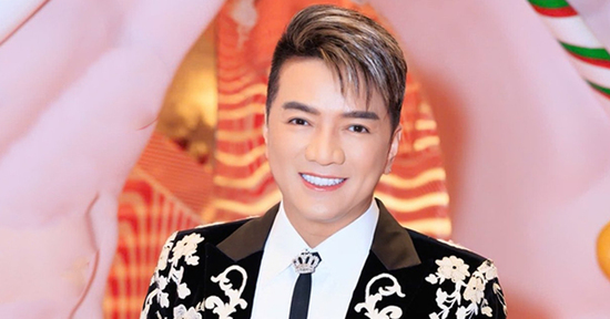 Ca sĩ Đàm Vĩnh Hưng tìm bình yên sau biến cố, mở quán bán cà phê ở tuổi 55