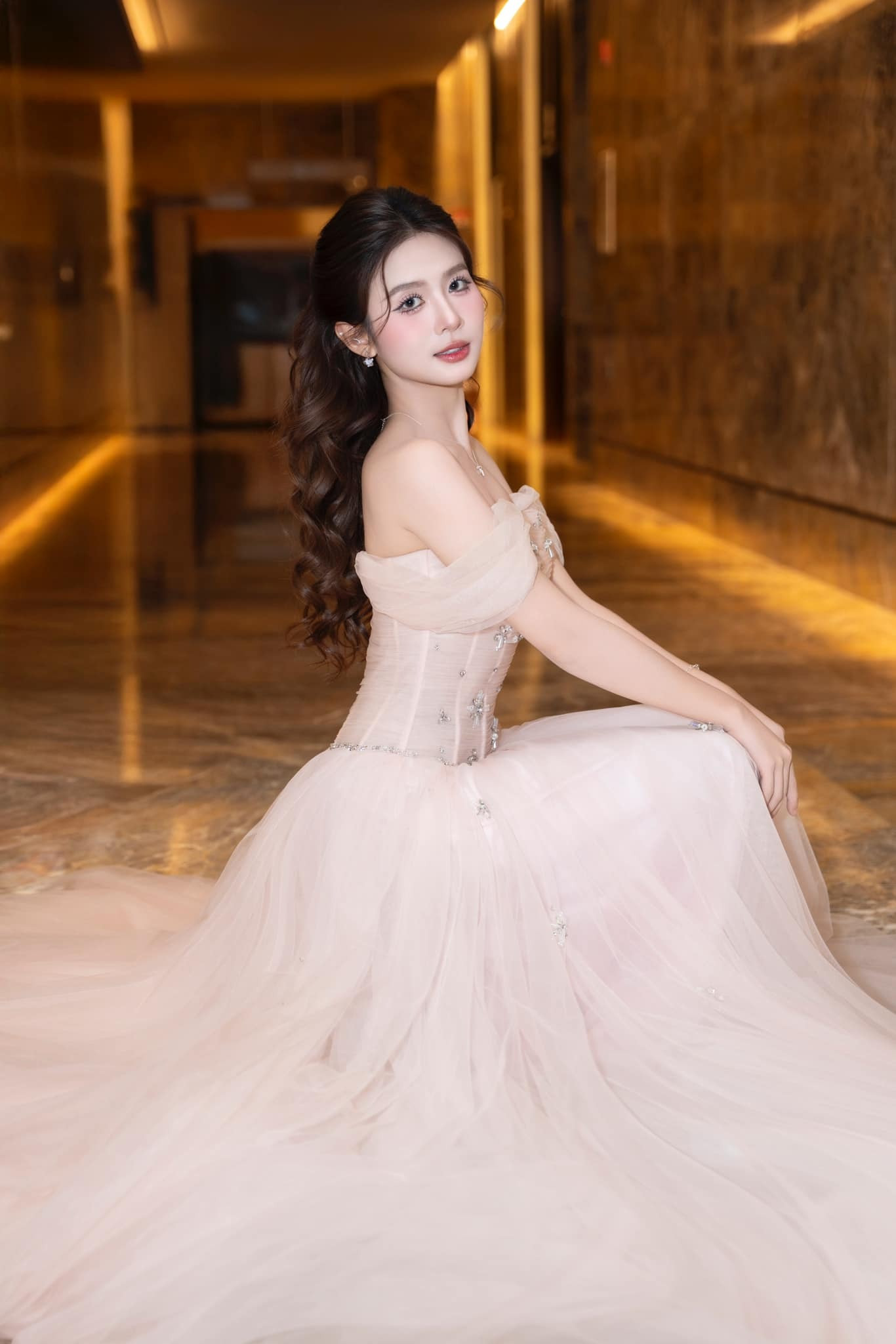 Diễn Viên Chang Mây Lên Tiếng Vụ Bị Tố Ngoại Tình Changmay.jpeg